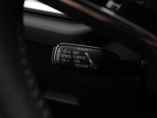 Skoda OCTAVIA 1.5 e-TSI 150 pk DSG Clever | Panoramadak | Full LED Matrix koplampen | Achteruitrijcamera | Stoel-/achterbankverwarming | Adaptive Cruise | 17 inch