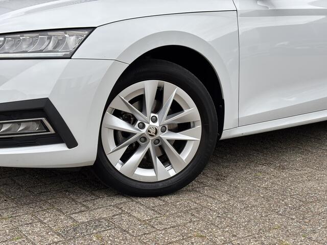 Skoda OCTAVIA Combi 1.0 TSI Business Edition / Trekhaak / Camera / Navi / Elektrische achterklep / Stoelverwarming /