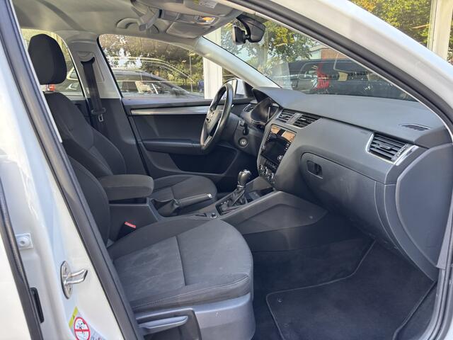 Skoda OCTAVIA Combi 1.5 TSI Greentech Style Xenon ACC stoelverwarming