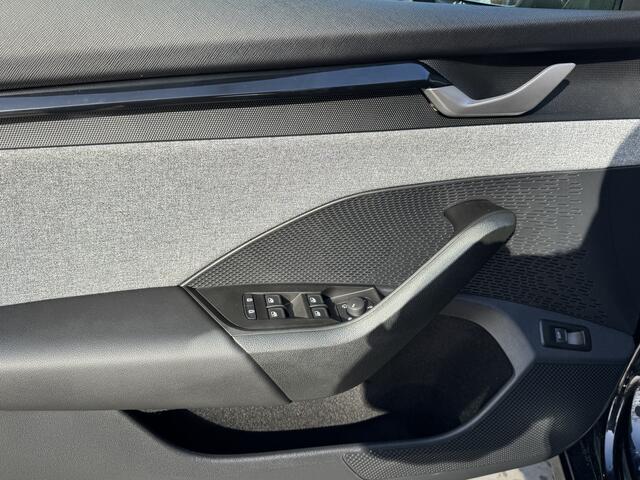 Skoda OCTAVIA Combi FL 1.5 TSI 150pk DSG MHEV Selection LED Matrix Virtual Cockpit Camera Navigatie FACELIFT