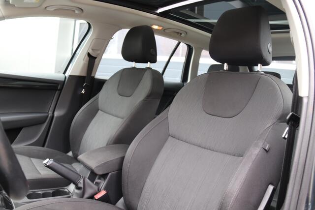 Skoda OCTAVIA Combi 1.4 TSI Greentech Style Business, Pano, Carplay