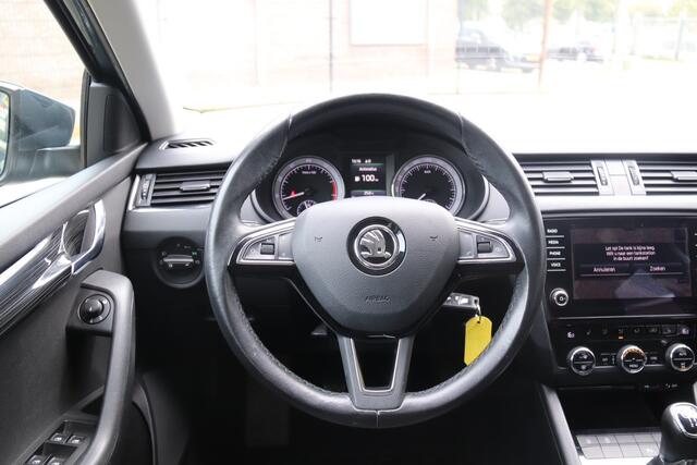 Skoda OCTAVIA Combi 1.4 TSI Greentech Style Business, Pano, Carplay
