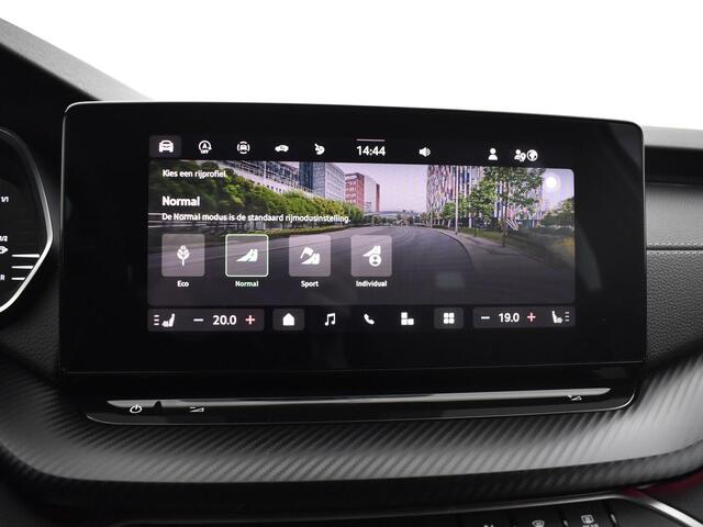 Skoda OCTAVIA Combi 1.5 TSI 150pk DSG MHEV Sportline Business · Apple/Android Car Play · Camera · Keyless · Elek. Achterklep · Sfeerverlichting · 17'' Inch ·