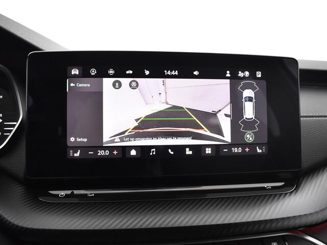 Skoda OCTAVIA Combi 1.5 TSI 150pk DSG MHEV Sportline Business · Apple/Android Car Play · Camera · Keyless · Elek. Achterklep · Sfeerverlichting · 17'' Inch ·