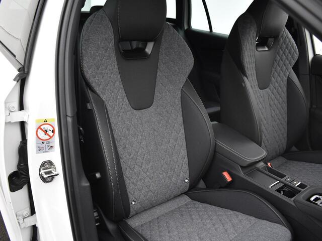 Skoda OCTAVIA Combi 1.5 TSI 150pk DSG MHEV Sportline Business · Apple/Android Car Play · Camera · Keyless · Elek. Achterklep · Sfeerverlichting · 17'' Inch ·