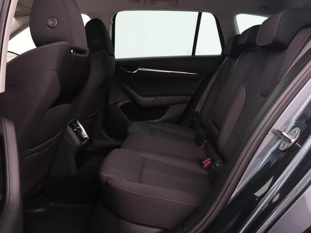 Skoda OCTAVIA 1.4 TSI iV PHEV Business Edition | Trekhaak | Stoel & stuurverwarming | Head-Up | Adaptive cruise | Memory | Parkeerhulp | Digital Cockpit | Achterbankverwarming | Carplay | Plug In