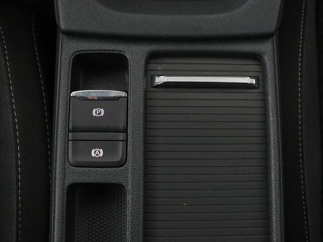 Skoda OCTAVIA 1.4 TSI iV PHEV Business Edition | Trekhaak | Stoel & stuurverwarming | Head-Up | Adaptive cruise | Memory | Parkeerhulp | Digital Cockpit | Achterbankverwarming | Carplay | Plug In