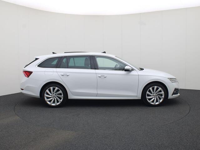 Skoda OCTAVIA Combi 1.4TSI 150kW/204PK iV PHEV Business Edition Plus · Panoramadak · Camera + Parkeersensoren · Leder