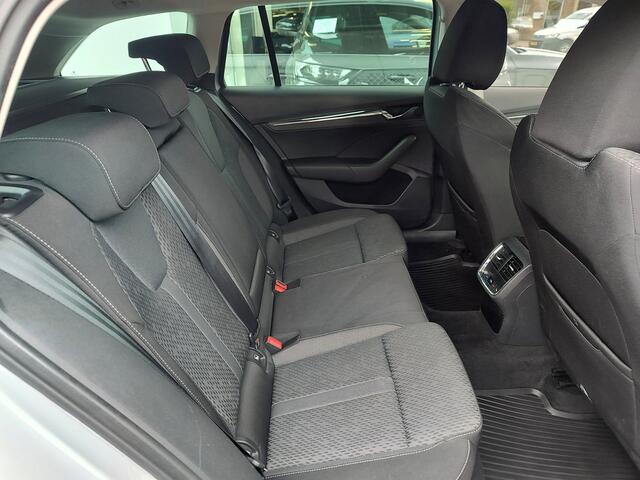 Skoda OCTAVIA Combi 1.4 TSI iV PHEV BUSINESS EDITION SmartLink | Lane Assist | Stoelverwarming