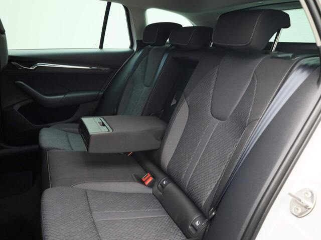 Skoda OCTAVIA Combi 1.0 TSI 110PK Business Edition Plus DSG automaat · Navigatie · Parkeersensoren · Stoelverwarming · Garantie tot november 2027 of 100000km