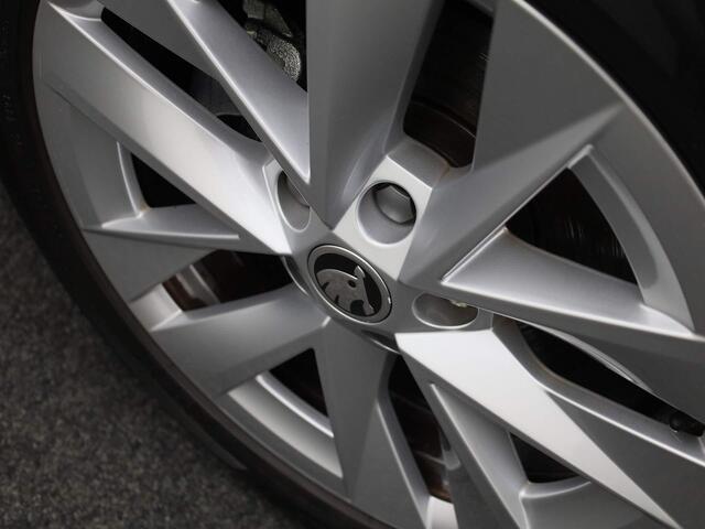 Skoda OCTAVIA Combi 1.0 TSI 110PK Business Edition Plus DSG automaat · Navigatie · Parkeersensoren · Stoelverwarming · Garantie tot november 2027 of 100000km