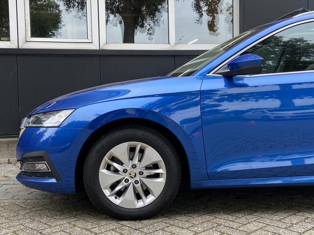 Skoda OCTAVIA 1.0 eTSI Bns Ed Autom/Panoramadak/Trekhaak/Elek achterkl/Apple C