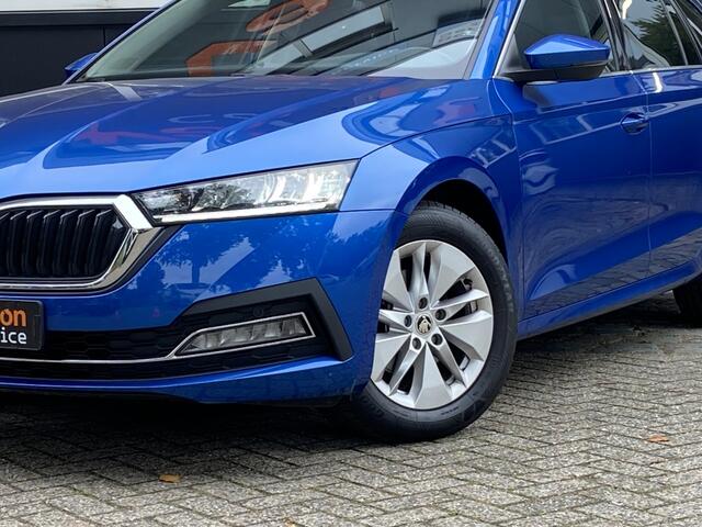 Skoda OCTAVIA 1.0 eTSI Bns Ed Autom/Panoramadak/Trekhaak/Elek achterkl/Apple C