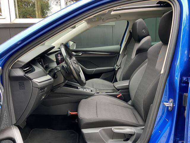Skoda OCTAVIA 1.0 eTSI Bns Ed Autom/Panoramadak/Trekhaak/Elek achterkl/Apple C