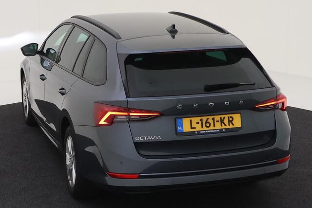 Skoda OCTAVIA Combi 1.0 TSI Business Edition Navigatie / Parkeersensoren Extra getint glas / LM velgen