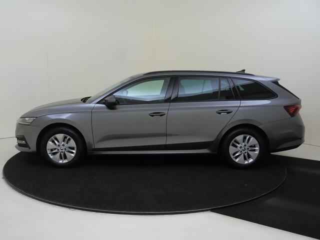 Skoda OCTAVIA Combi 1.0 e-TSI Business Edition | Navigatie | Stoelverwarming | Keyless | Parkeersensoren | CarPlay | Elektrisch inklapbare buitenspiegels | Rijprofielkeuze |