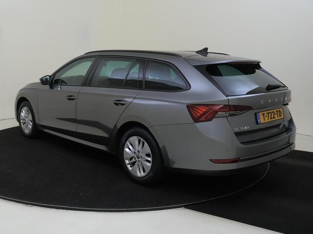 Skoda OCTAVIA Combi 1.0 e-TSI Business Edition | Navigatie | Stoelverwarming | Keyless | Parkeersensoren | CarPlay | Elektrisch inklapbare buitenspiegels | Rijprofielkeuze |