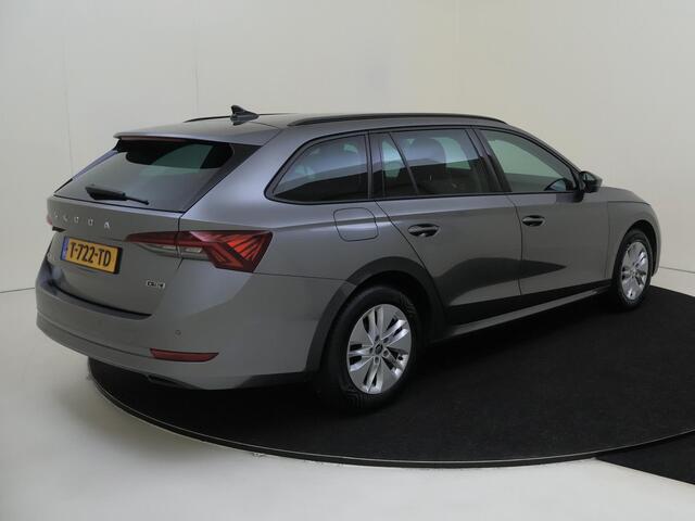 Skoda OCTAVIA Combi 1.0 e-TSI Business Edition | Navigatie | Stoelverwarming | Keyless | Parkeersensoren | CarPlay | Elektrisch inklapbare buitenspiegels | Rijprofielkeuze |