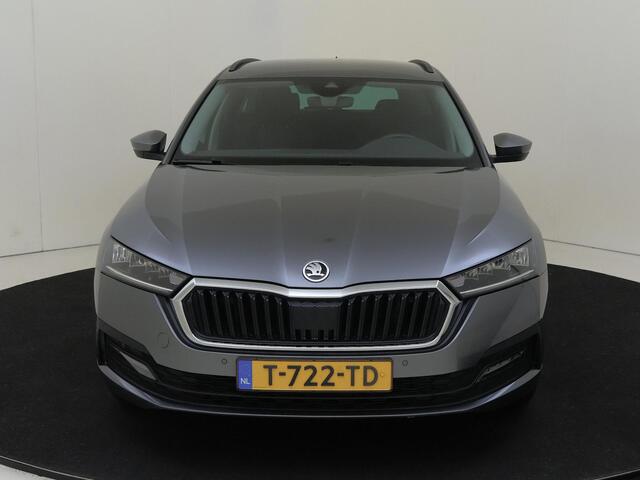Skoda OCTAVIA Combi 1.0 e-TSI Business Edition | Navigatie | Stoelverwarming | Keyless | Parkeersensoren | CarPlay | Elektrisch inklapbare buitenspiegels | Rijprofielkeuze |