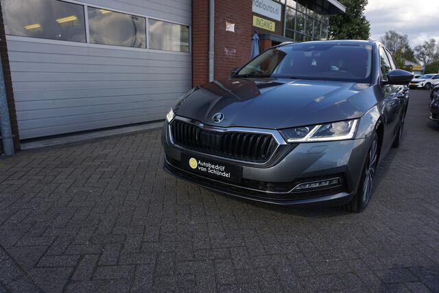 Skoda OCTAVIA Combi 1.4 TSI iV PHEV STYLE LUXE KEURIGE NETTE STAAT! CAMERA DIGITALE COCKPIT STOEL+STUURVERWARMING ADAPTIEVE CRUISE ANDROID/APPLECARPLAY NAVI ELECTR.KLEP 1/2LEDER FULL LED KEYLESS ENZ...