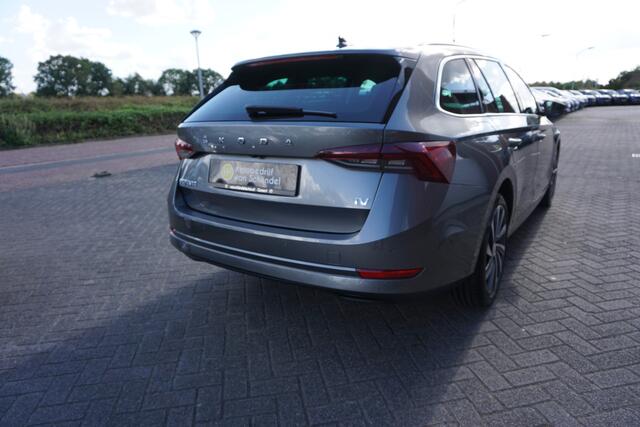Skoda OCTAVIA Combi 1.4 TSI iV PHEV STYLE LUXE KEURIGE NETTE STAAT! CAMERA DIGITALE COCKPIT STOEL+STUURVERWARMING ADAPTIEVE CRUISE ANDROID/APPLECARPLAY NAVI ELECTR.KLEP 1/2LEDER FULL LED KEYLESS ENZ...