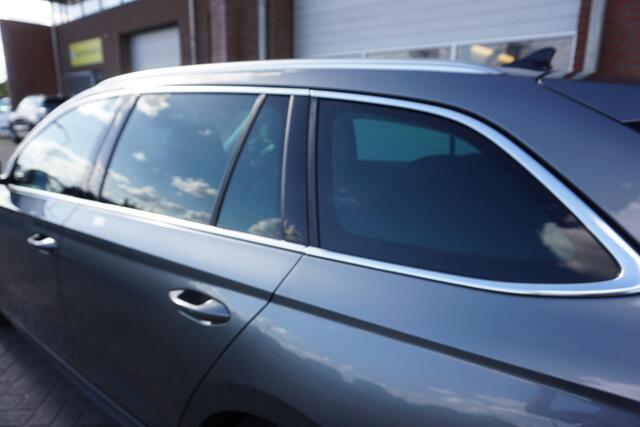 Skoda OCTAVIA Combi 1.4 TSI iV PHEV STYLE LUXE KEURIGE NETTE STAAT! CAMERA DIGITALE COCKPIT STOEL+STUURVERWARMING ADAPTIEVE CRUISE ANDROID/APPLECARPLAY NAVI ELECTR.KLEP 1/2LEDER FULL LED KEYLESS ENZ...