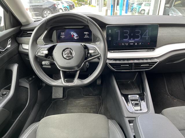 Skoda OCTAVIA Combi 1.4 TSI iV PHEV Business Edition Plus / AUTOMAAT/ ELEKTR. STOEL/ ALCANTARA/ HEAD-UP DISPLAY/ DIGITAL DASH/ PARK. SENSOREN + CAMERA/ NAVI/ SMARTLINK/ STOEL-STUUR VERWARM./ MATRIX/ 18" LMV/ CLIMA 3-ZONE
