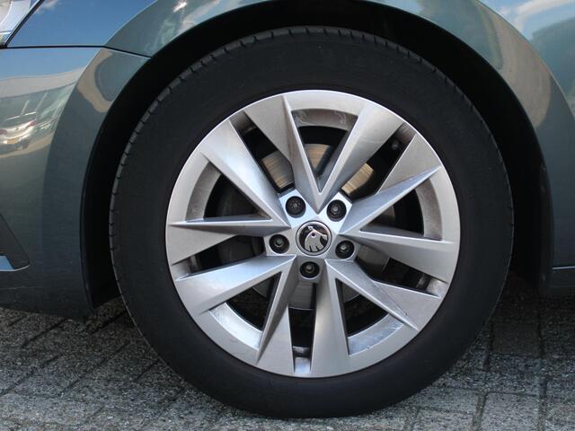 Skoda OCTAVIA Combi 1.0 TSI Business Edition | TREKHAAK | NAVIGATIE | ACHTERUITRIJCAMERA |
