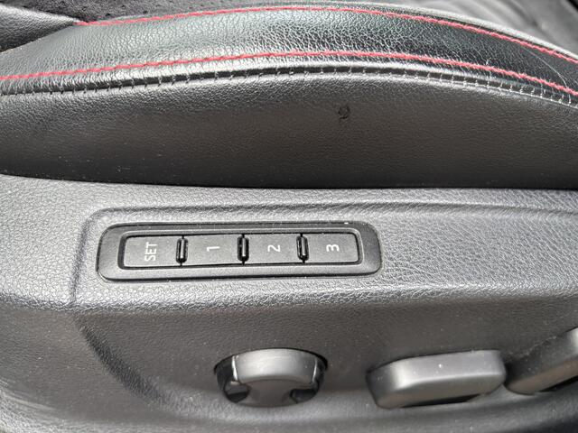 Skoda OCTAVIA Combi 2.0 TSI RS 245PK Automaat Full LED / Trekhaak / Sportinterieur