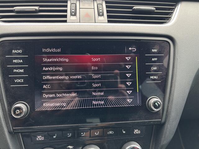 Skoda OCTAVIA Combi 2.0 TSI RS 245PK Automaat Full LED / Trekhaak / Sportinterieur