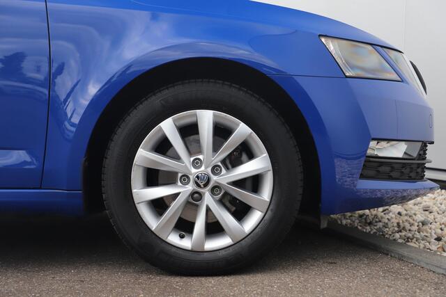 Skoda OCTAVIA Combi 1.0 TSI Upgrade Business Edition Trekhaak Navigatie Carplay Android 16 inch LMV Half Leder Climate Cruise Control Stoelverwarming