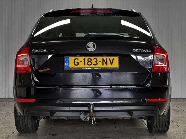 Skoda OCTAVIA Combi 1.0 TSI Greentech Business Edition/ Trekhaak!/ Stoelverw./ 16''LMV/ DAB+/ Apple+Android/ Half-LEDER/ Clima/ Navi/ Cruise/ Bluetooth/ Multi.LEDER.Stuur/ Elek.Pakket/ Isofix/ PDC Achter.