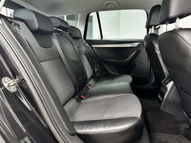 Skoda OCTAVIA Combi 1.0 TSI Greentech Business Edition/ Trekhaak!/ Stoelverw./ 16''LMV/ DAB+/ Apple+Android/ Half-LEDER/ Clima/ Navi/ Cruise/ Bluetooth/ Multi.LEDER.Stuur/ Elek.Pakket/ Isofix/ PDC Achter.