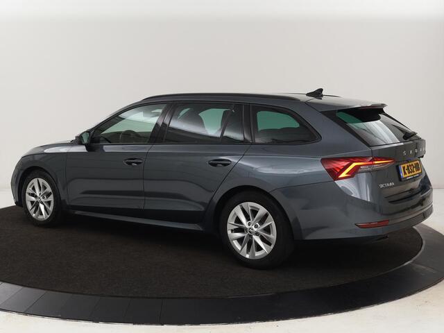 Skoda OCTAVIA Combi 1.0 e-TSI Sport Bns | Automaat | Carplay | Cruise Control | LED | Sfeer verlichting | Climate controle | PDC | Sportstoelen | DAB+