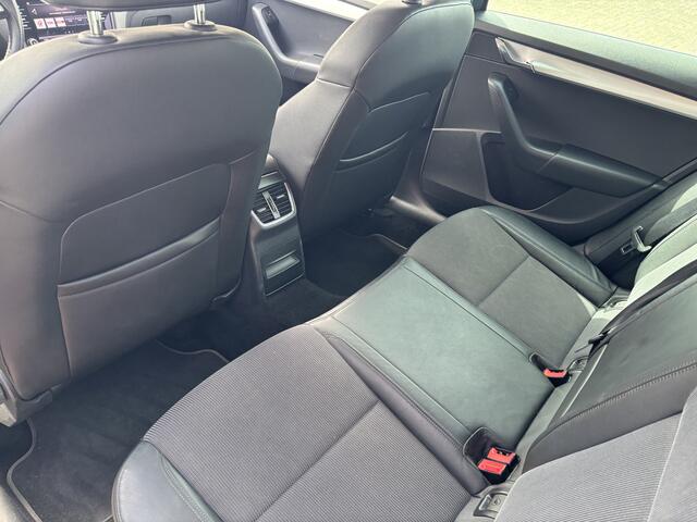 Skoda OCTAVIA Combi 1.0 TSI Greentech Ambition Business Carplay / Navigatie / Stoelverwarming