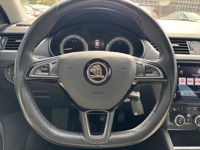 Skoda OCTAVIA Combi 1.0 TSI Greentech Ambition Business Carplay / Navigatie / Stoelverwarming