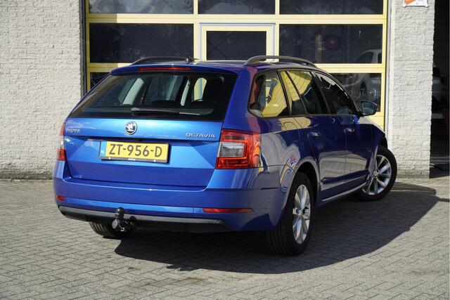 Skoda OCTAVIA Combi 1.5 TSI 150PK! Ambition Business BJ2019 Lmv 16" | Pdc | Navi | Trekhaak | Achteruitrijcamera | App-Connect | Climate control | Cruise control | Getint glas