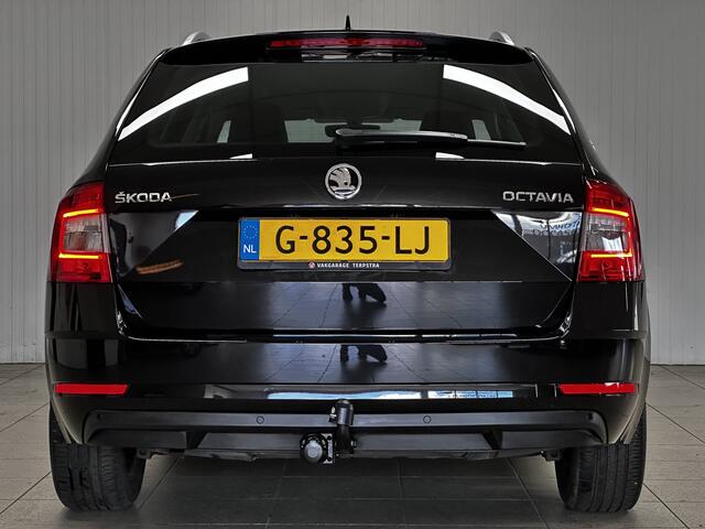 Skoda OCTAVIA Combi 1.0 TSI Greentech Business Edition/ Trekhaak/ Apple + Android/ DAB+/ Half-Leder/ Navi/ Clima/ Cruise/ Stoelverw./ Elek. pakket/ Bluetooth/ Multi. LEDER. Stuur/ Mistl./ PDC/ Extra getint glas.