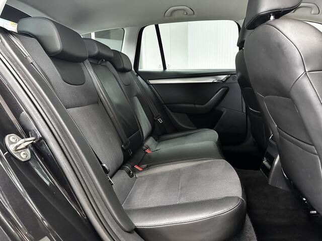 Skoda OCTAVIA Combi 1.0 TSI Greentech Business Edition/ Trekhaak/ Apple + Android/ DAB+/ Half-Leder/ Navi/ Clima/ Cruise/ Stoelverw./ Elek. pakket/ Bluetooth/ Multi. LEDER. Stuur/ Mistl./ PDC/ Extra getint glas.