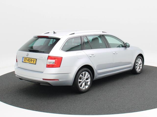 Skoda OCTAVIA Combi 1.0 TSi 115 Pk Automaat Ambition Business | Cruise Control | Navigatiesysteem | Carplay | Climate Control | Sensoren | Privacy Glass | 16 Inch | 51.265 Km