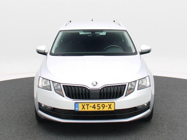 Skoda OCTAVIA Combi 1.0 TSi 115 Pk Automaat Ambition Business | Cruise Control | Navigatiesysteem | Carplay | Climate Control | Sensoren | Privacy Glass | 16 Inch | 51.265 Km