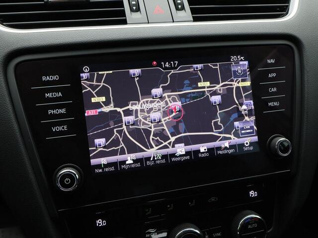 Skoda OCTAVIA Combi 1.0 TSi 115 Pk Automaat Ambition Business | Cruise Control | Navigatiesysteem | Carplay | Climate Control | Sensoren | Privacy Glass | 16 Inch | 51.265 Km
