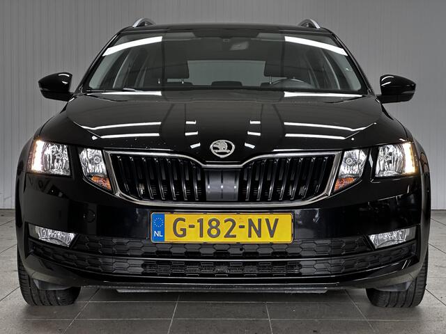 Skoda OCTAVIA Combi 1.0 TSI Greentech Business Edition/ Trekhaak/ Apple + Android/ DAB+/ Half-Leder/ Navi/ Clima/ Cruise/ Stoelverw./ Elek. pakket/ Bluetooth/ Multi. LEDER. Stuur/ Mistl./ PDC/ Extra getint glas.