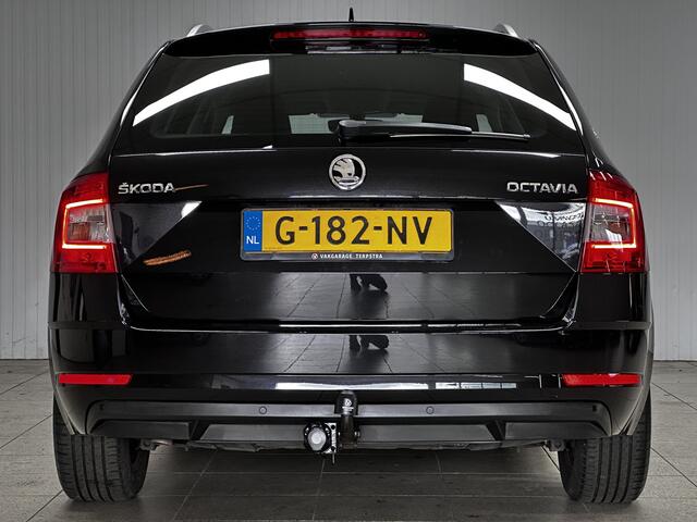 Skoda OCTAVIA Combi 1.0 TSI Greentech Business Edition/ Trekhaak/ Apple + Android/ DAB+/ Half-Leder/ Navi/ Clima/ Cruise/ Stoelverw./ Elek. pakket/ Bluetooth/ Multi. LEDER. Stuur/ Mistl./ PDC/ Extra getint glas.