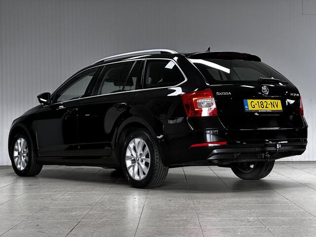 Skoda OCTAVIA Combi 1.0 TSI Greentech Business Edition/ Trekhaak/ Apple + Android/ DAB+/ Half-Leder/ Navi/ Clima/ Cruise/ Stoelverw./ Elek. pakket/ Bluetooth/ Multi. LEDER. Stuur/ Mistl./ PDC/ Extra getint glas.