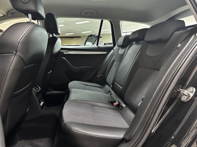Skoda OCTAVIA Combi 1.0 TSI Greentech Business Edition/ Trekhaak/ Apple + Android/ DAB+/ Half-Leder/ Navi/ Clima/ Cruise/ Stoelverw./ Elek. pakket/ Bluetooth/ Multi. LEDER. Stuur/ Mistl./ PDC/ Extra getint glas.