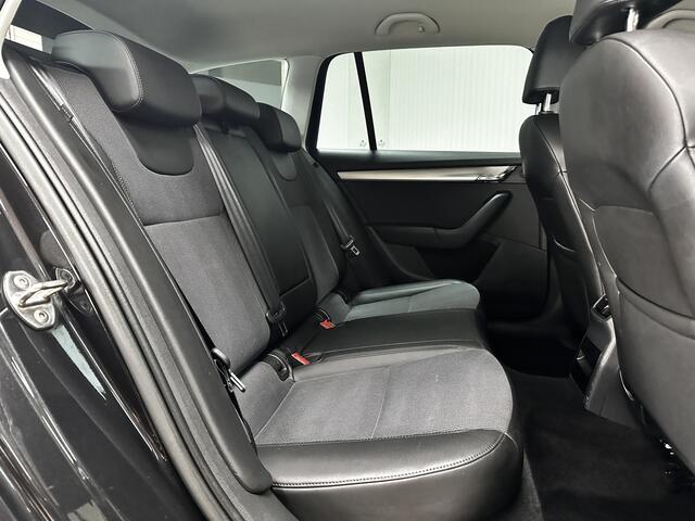 Skoda OCTAVIA Combi 1.0 TSI Greentech Business Edition/ Trekhaak/ Apple + Android/ DAB+/ Half-Leder/ Navi/ Clima/ Cruise/ Stoelverw./ Elek. pakket/ Bluetooth/ Multi. LEDER. Stuur/ Mistl./ PDC/ Extra getint glas.