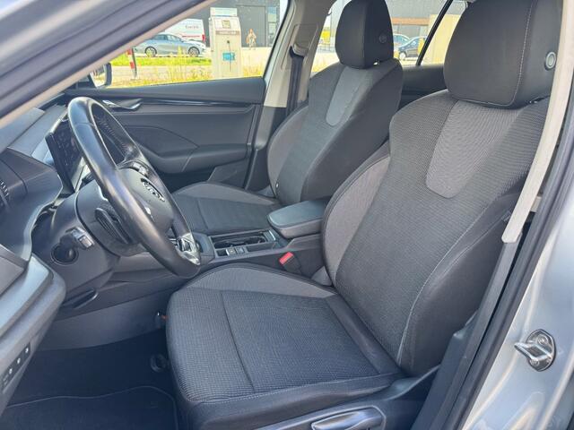 Skoda OCTAVIA 1.0 e-TSI AUTOMAAT / Business Edition / Dealer onderhouden / Wegklapbare trekhaak.