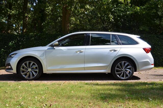 Skoda OCTAVIA Combi 1.4 TSI iV PHEV Business Edition Automaat/Navi/Led/Pdc/Ecc/Stoelverwarming/Virtual cockpit/Cr-Controle/18-Inch Lmv/Panoramadak