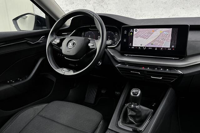 Skoda OCTAVIA Combi 1.0 TSI Ambition | LED | Trekhaak | Stoelverwarming | Digitaal display